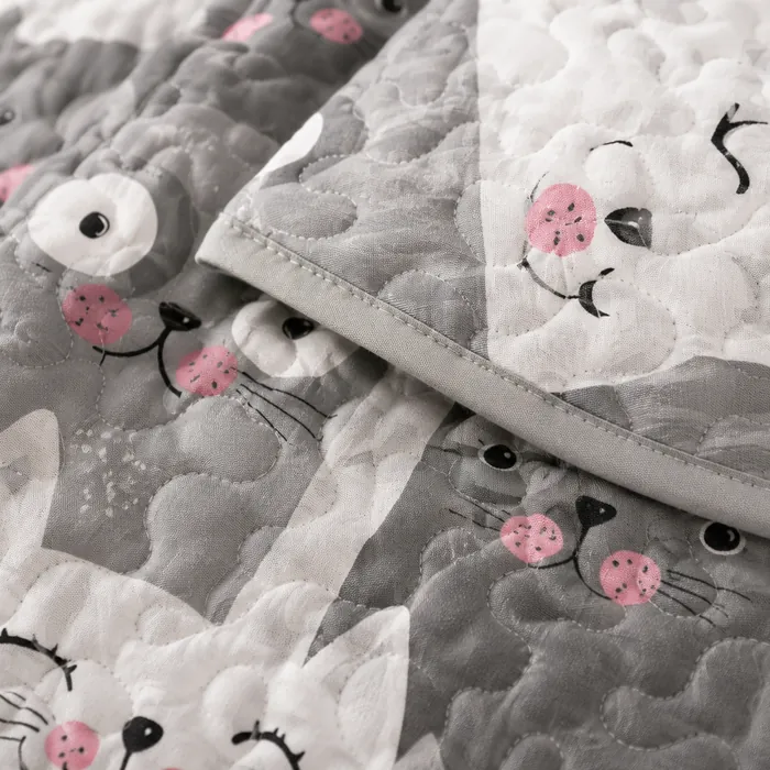 Close-up of the quilted stitching and finished edge binding on the PawMoM quilt